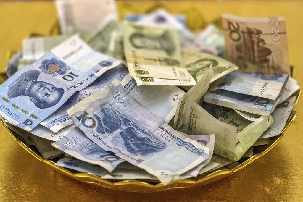 Billetes de yuanes, moneda usada en China