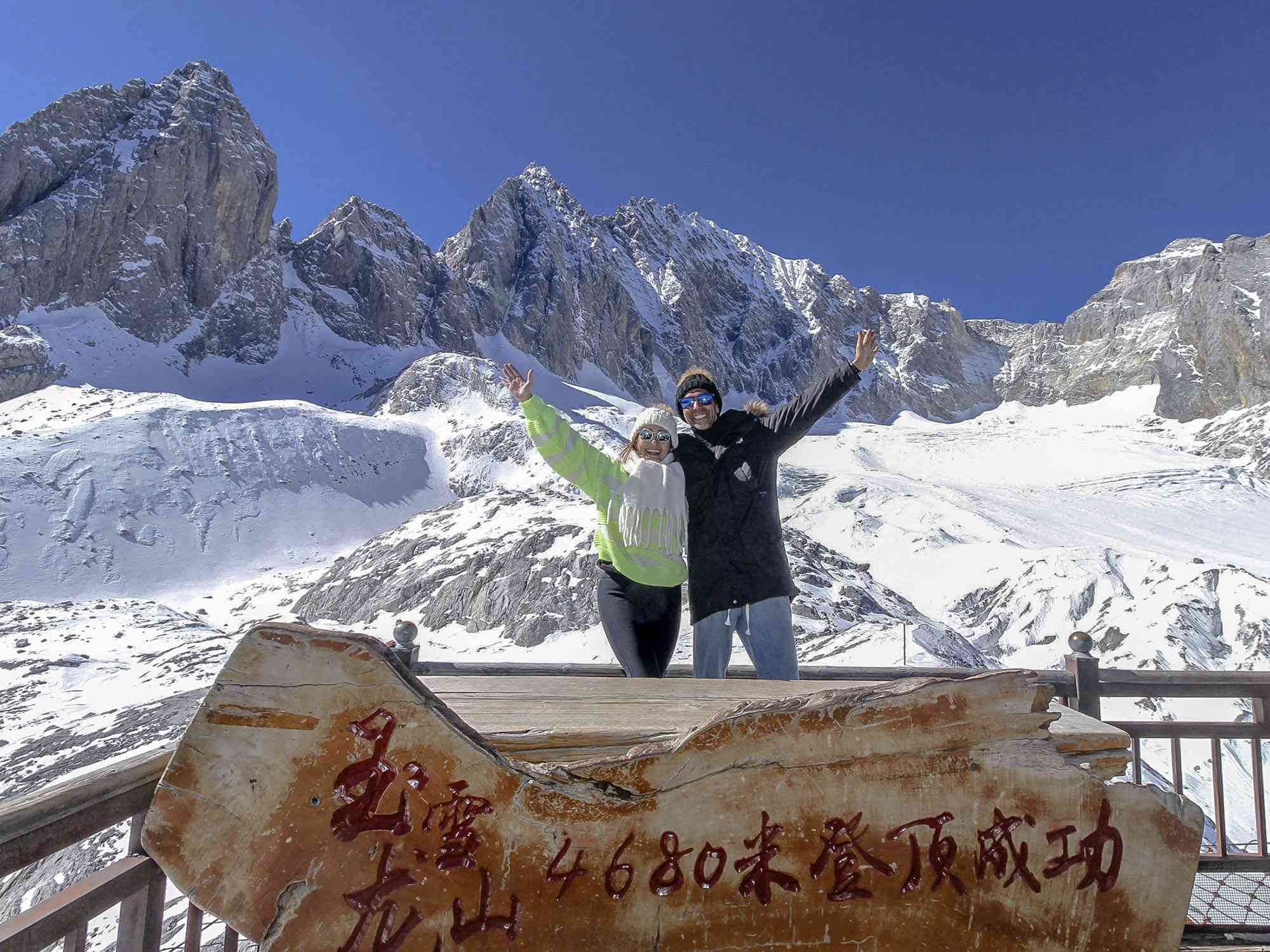 Cima de la Montaña del Dragón de Jade (Yulong Snow Mountain) a 4.680 metros, con nieves perpetuas.