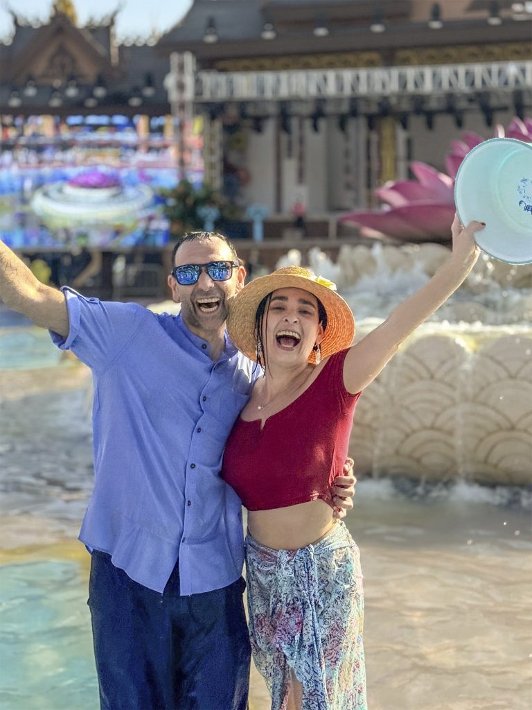 Nosotros empapados pero muy contentos después de la Fiesta del Agua en Xishuangbanna, China
