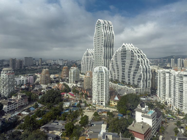 Vistas panorámicas a la ciudad de Jinghong y al río Mekong desde la ventana de la habitación del Xishuangbanna Shanguan Sky View Hotel