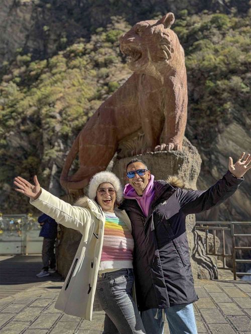 Tiger_Leaping_Gorge_escultura_tigre.jpg