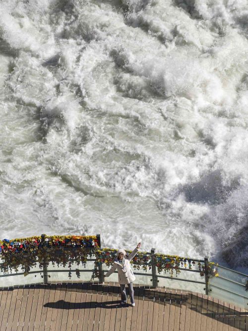 Tiger_Leaping_Gorge_mirador_panoramica_cañon.jpg