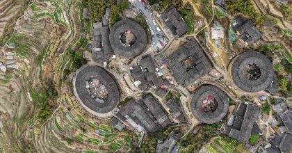 Tulou de Fujian vistos desde un dron, imagen de portada para guía de visado China 2026